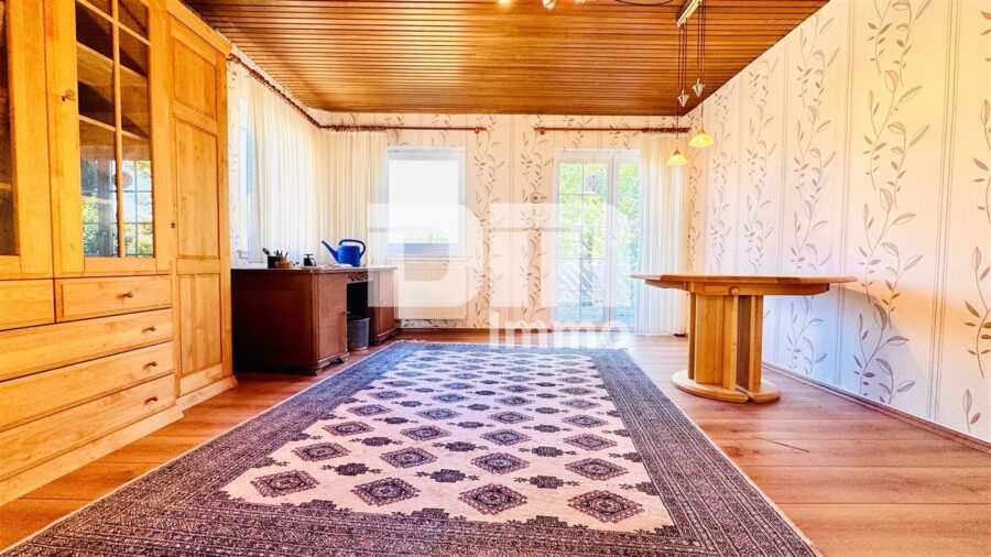 Gepflegtes Einfamilienhaus auf großem Grundstück mit Garage, Terrasse und Balkon - Wohn / Esszimmer offen / Zugang Terrasse